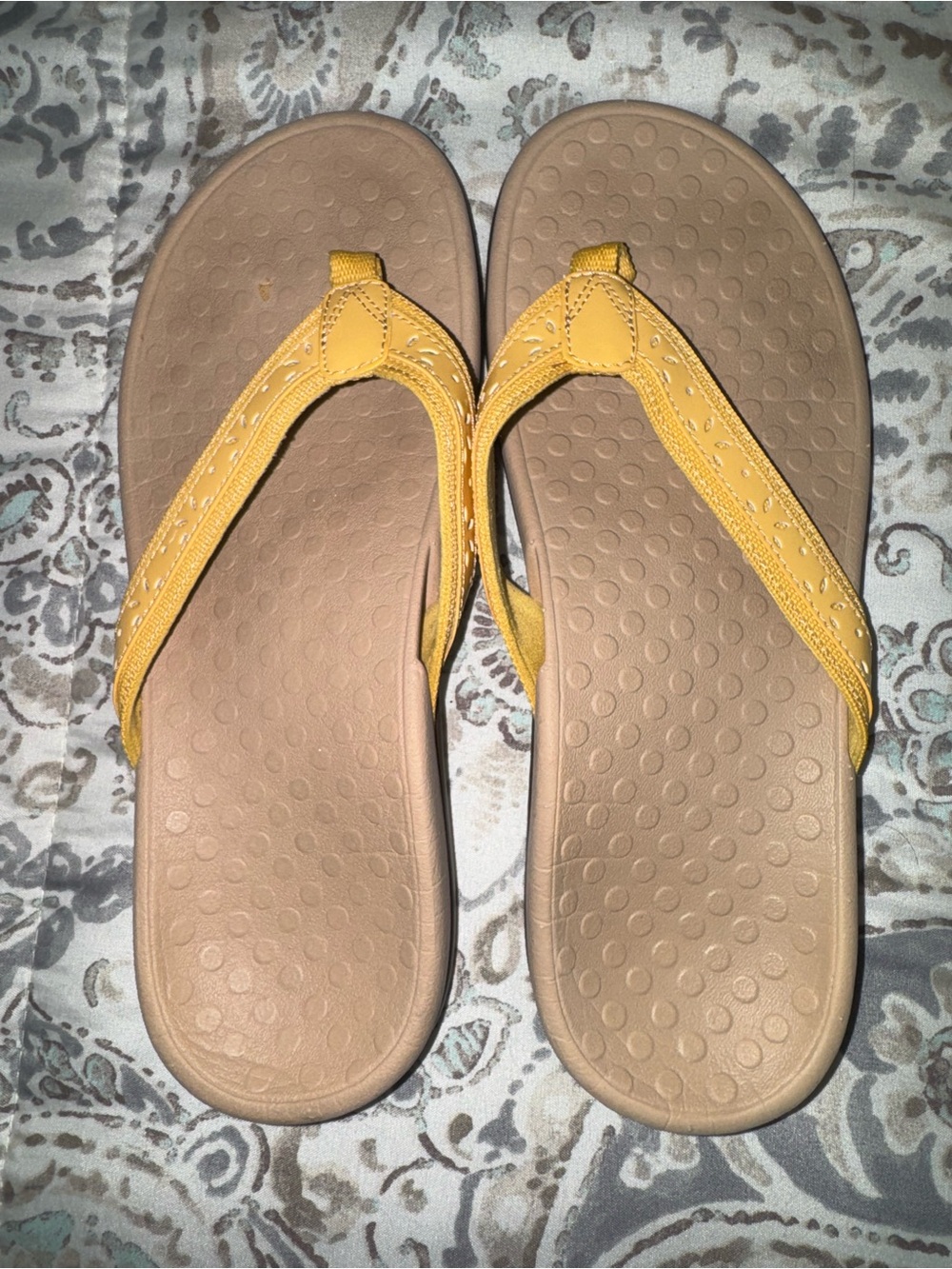 Vionic Women’s Yellow Thong Sandals with Tan Footbed